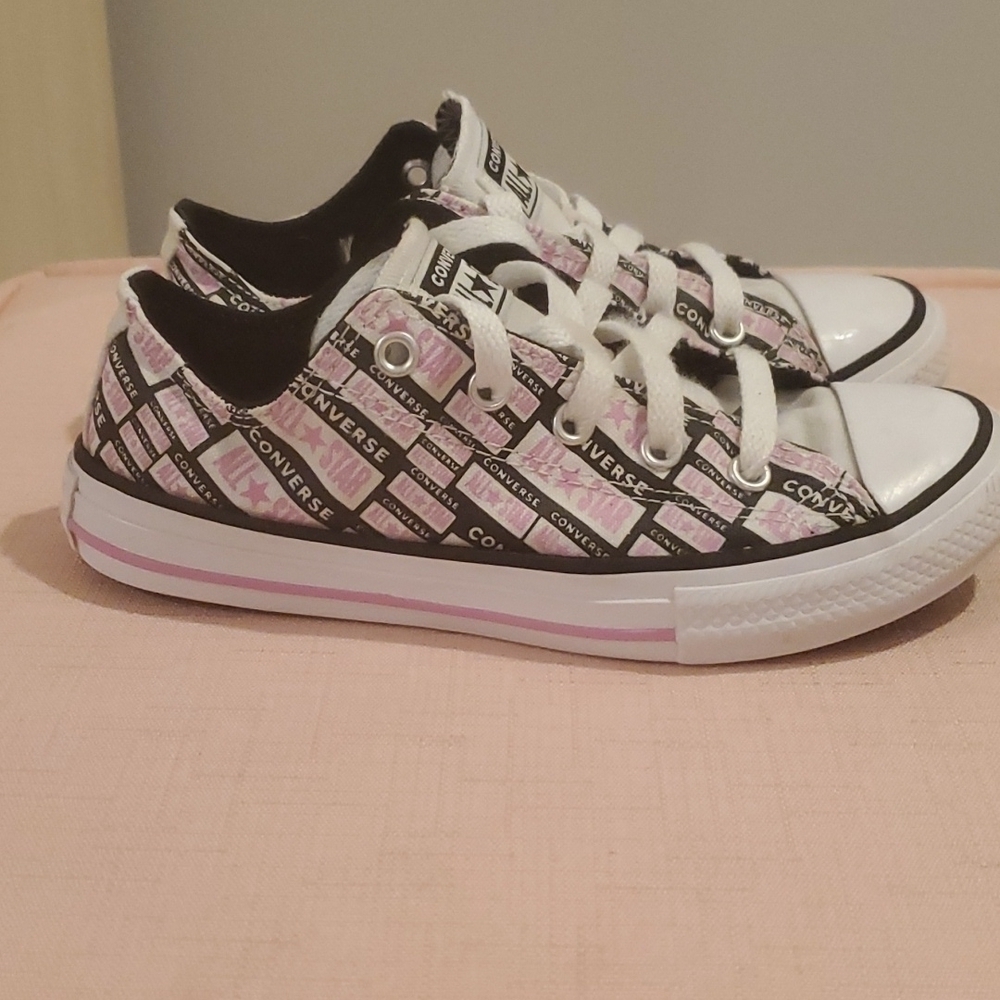 𝅺ADORABLE Pink and White Converse All Star Shoes Size 1 (#3)